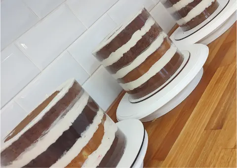 Torta de capas con relleno a la vista